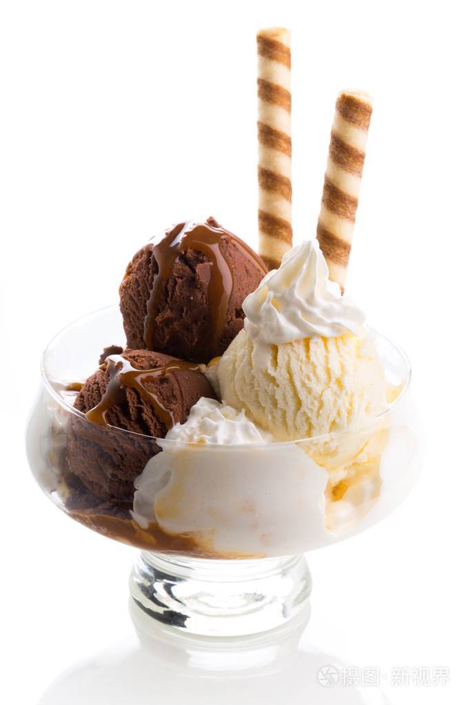 香草和巧克力冰淇淋勺在杯子里照片-正版商用图片095t7z-摄图新视界