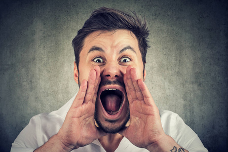 我生气了叉腰图片