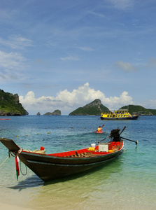 长尾船在湄岛，安通国家海洋公园