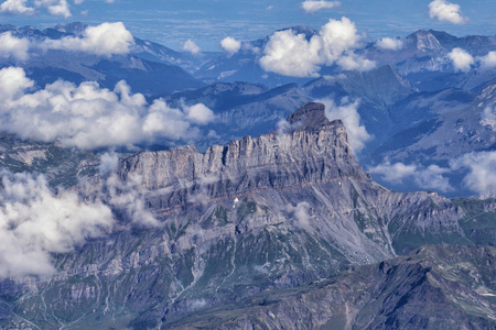 云与阿尔卑斯山