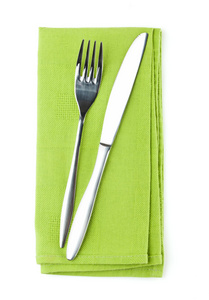 套银器或餐具的叉子和刀子在毛巾上