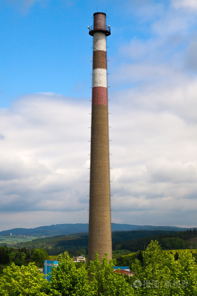 一个单一的工业烟囱
