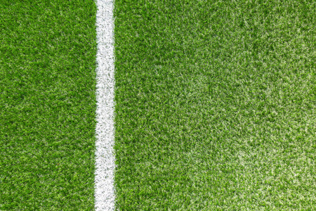 绿色人工草地足球场带白角条纹线