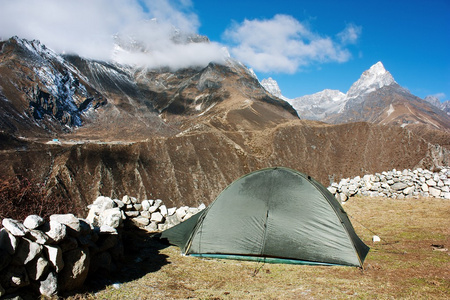 帐篷在喜马拉雅山脉跋涉到珠峰大本营
