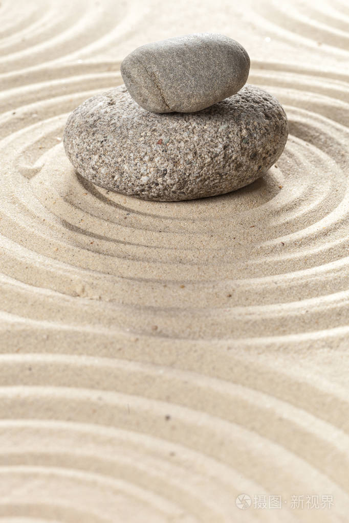 沙滩上的日本花园禅石