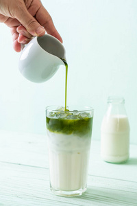 冰旳绿茶拿铁牛奶