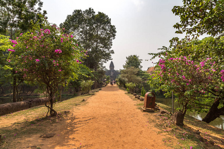 Bakong Prasat 寺, 位于柬埔寨暹粒复杂的吴哥窟, 夏季