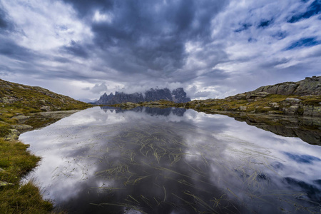 白云山阿尔卑斯山的风景和 cloudscpae