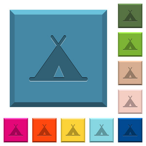 帐篷刻在各种时髦颜色的方形按钮的图标