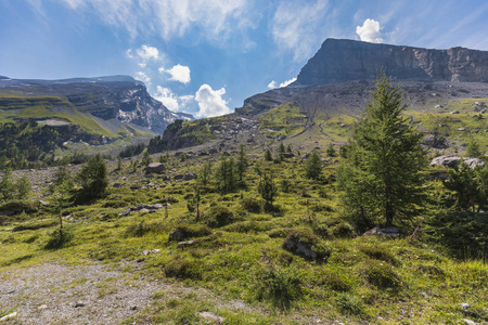 在瑞士, 欧洲的 Gemmi 通过的高山路线惊人的风景