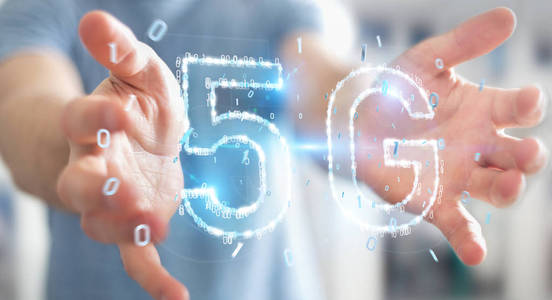 在模糊背景下的商人使用5g 网络数字全息图3d 渲染