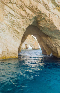蓝色洞穴。希腊扎金索斯岛自然地标