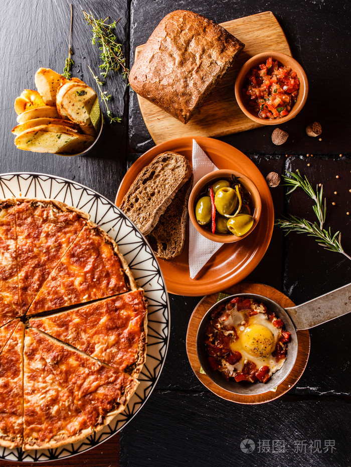 西班牙晚餐在桌上