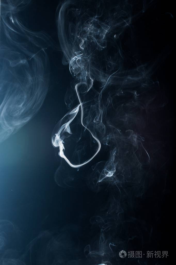 黑色背景下的烟雾抽象纹理