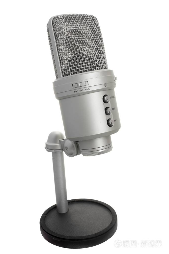 在前面的专业麦克风白色背景孤立