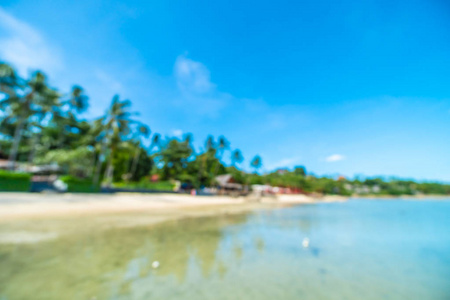 抽象地模糊美丽的热带海滩海和沙子与椰子棕榈树为旅行和假期