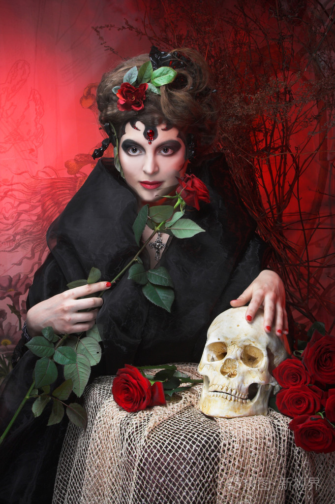 女人带着玫瑰和骷髅
