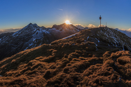 南喀尔巴阡 fagaras 山上的日落