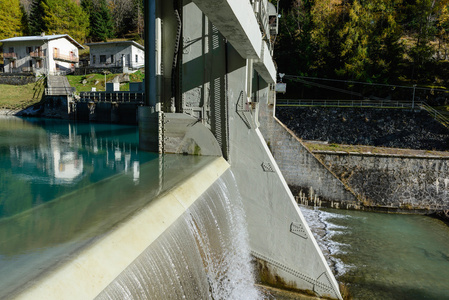 yeguas 大坝溢流坝美丽的溪流瀑布瀑布瀑布瀑布泉