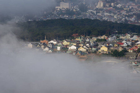 在越南的大城市, 它被称为小巴黎的房子。它被形成了第一第二十世纪以著名建筑学工作好和由法国大厦