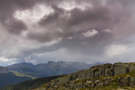 白云山阿尔卑斯山的风景和 cloudscpae