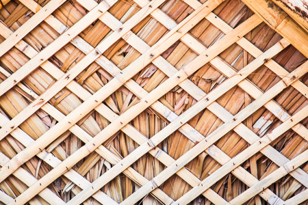 竹交叉秸秆的茅草的屋顶
