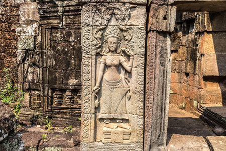 班迭则 Kdei 寺是柬埔寨暹粒复杂吴哥窟的高棉古庙, 夏季