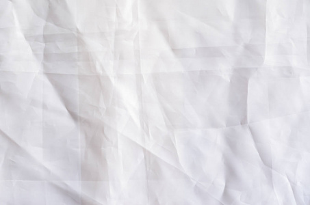 白色合成衬里织物与褶皱。皱巴巴的床单或衣服背景