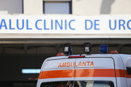 罗马尼亚布加勒斯特2018年8月13日 Floreasca 急诊医院罗马尼亚救护车详情