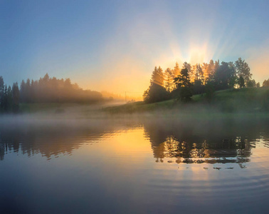 拉多加湖湖明亮的早晨。卡累利.俄罗斯