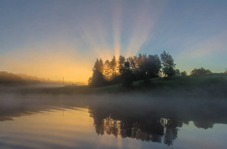 拉多加湖湖明亮的早晨。卡累利.俄罗斯