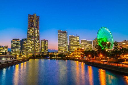 日本暮色中的横滨城市天际线美丽建筑