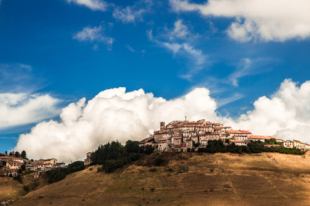 放牧地和 castelluccio，意大利的村庄