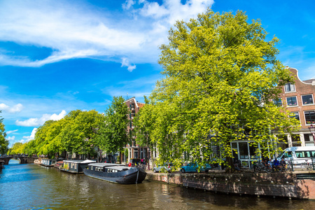 阿姆斯特丹的运河和船