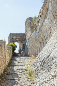 圣土星阿普特中世纪村庄的城堡