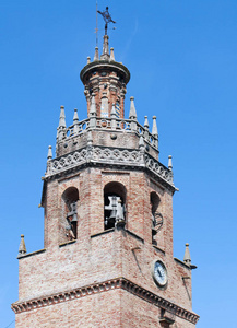 贝尔随着教堂的废墟, 我们看到运行的楼梯, 是在麦地那镇西多尼亚在西班牙