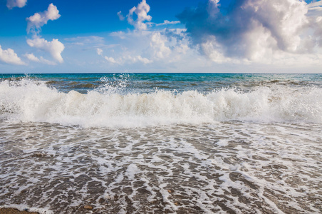 在海岸的海浪