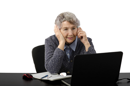 灰色头发的老妇人等的在线课程