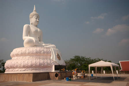 泰国中部的户外大型佛陀。