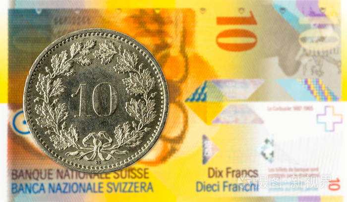 10瑞士 rappen 硬币反对10瑞士法郎钞票