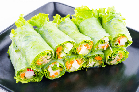新鲜蔬菜春卷照片