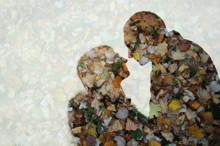 情侣复合二次曝光的情侣接吻在秋天背景照片