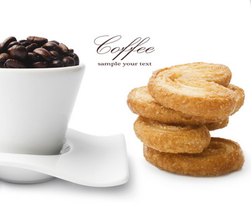 杯碟饼干孤立白色背景上的咖啡