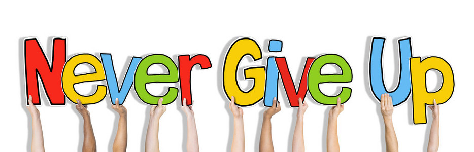 手里捧着永不放弃的文本照片