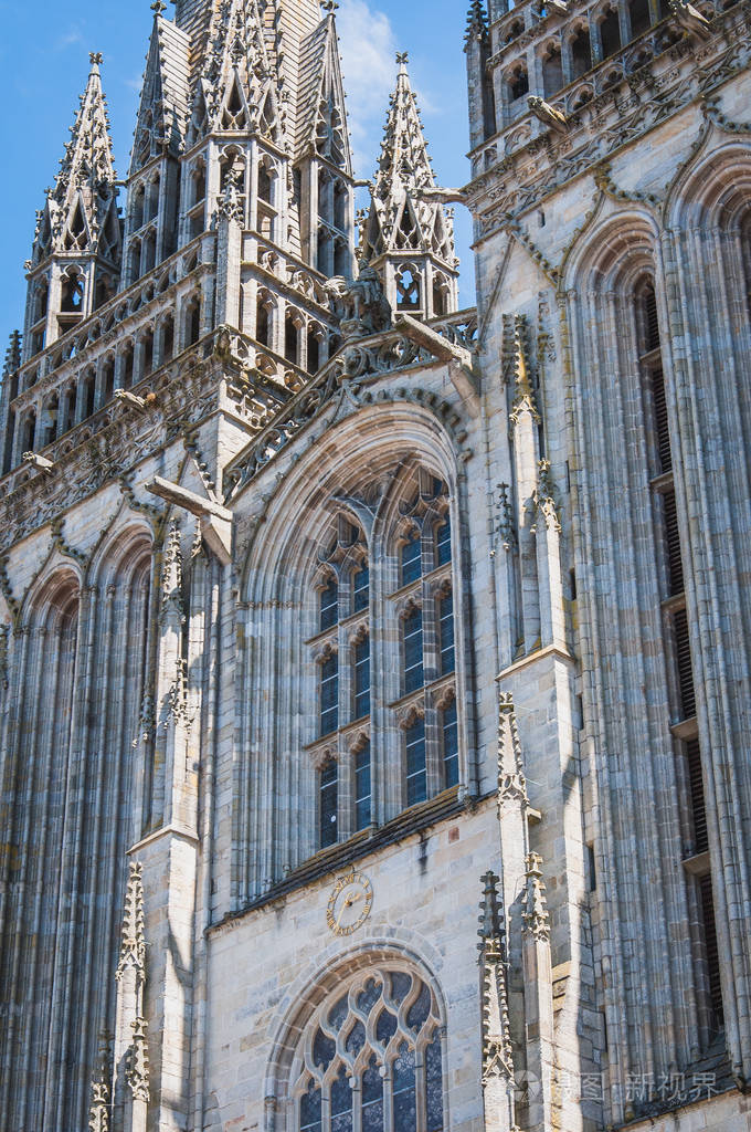 布列塔尼finistere坎佩尔的胡同和哥特式大教堂