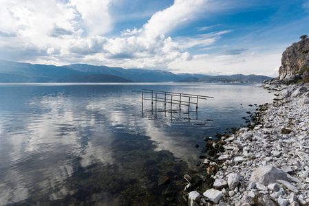 希腊北部 Megali 大 Prespa 湖岸边的景色