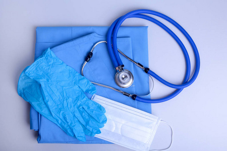 医用听诊器, 手套, Rx 处方, 蓝色医生制服特写。医疗帮助或保险概念。心脏病保健保健保护和预防