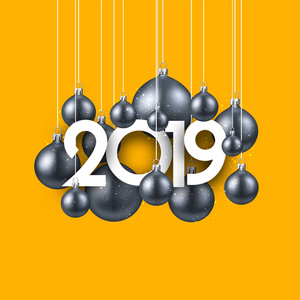 黄色2019新年背景与银色圣诞球。节日闪亮的装饰。贺卡。矢量插图