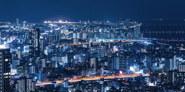 日本城市的夜景