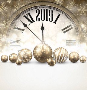 黄金2019新年背景与时钟, 圣诞球和雪花。矢量插图